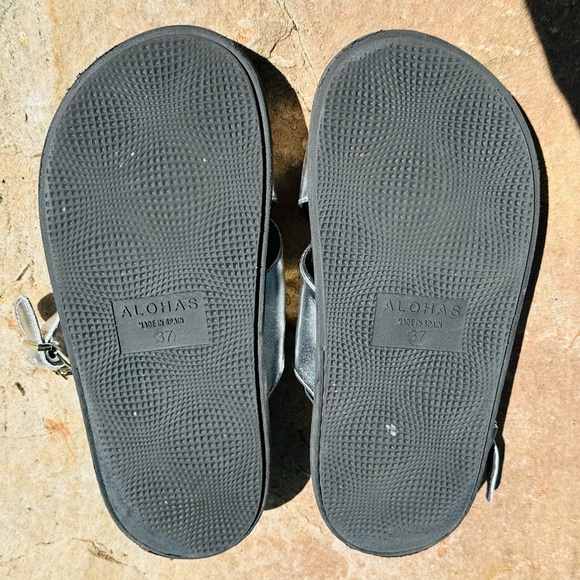 ALOHAS Marshmallow Shimmer Metallic Silver Leather Chunky Sandals - Picture 7 of 7